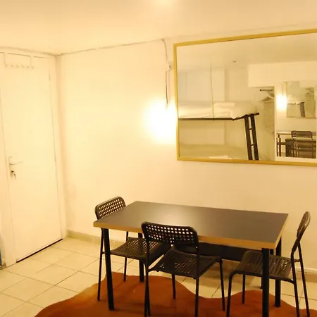 Unusual, Cosy 20m² Batignolles District