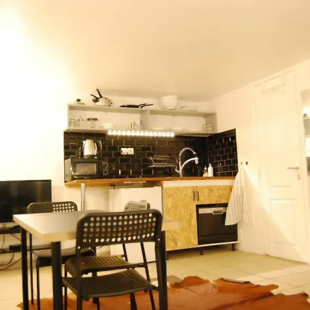 Unusual, Cosy 20m² Batignolles District Paris