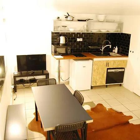 Unusual, Cosy 20m² Batignolles District Paris